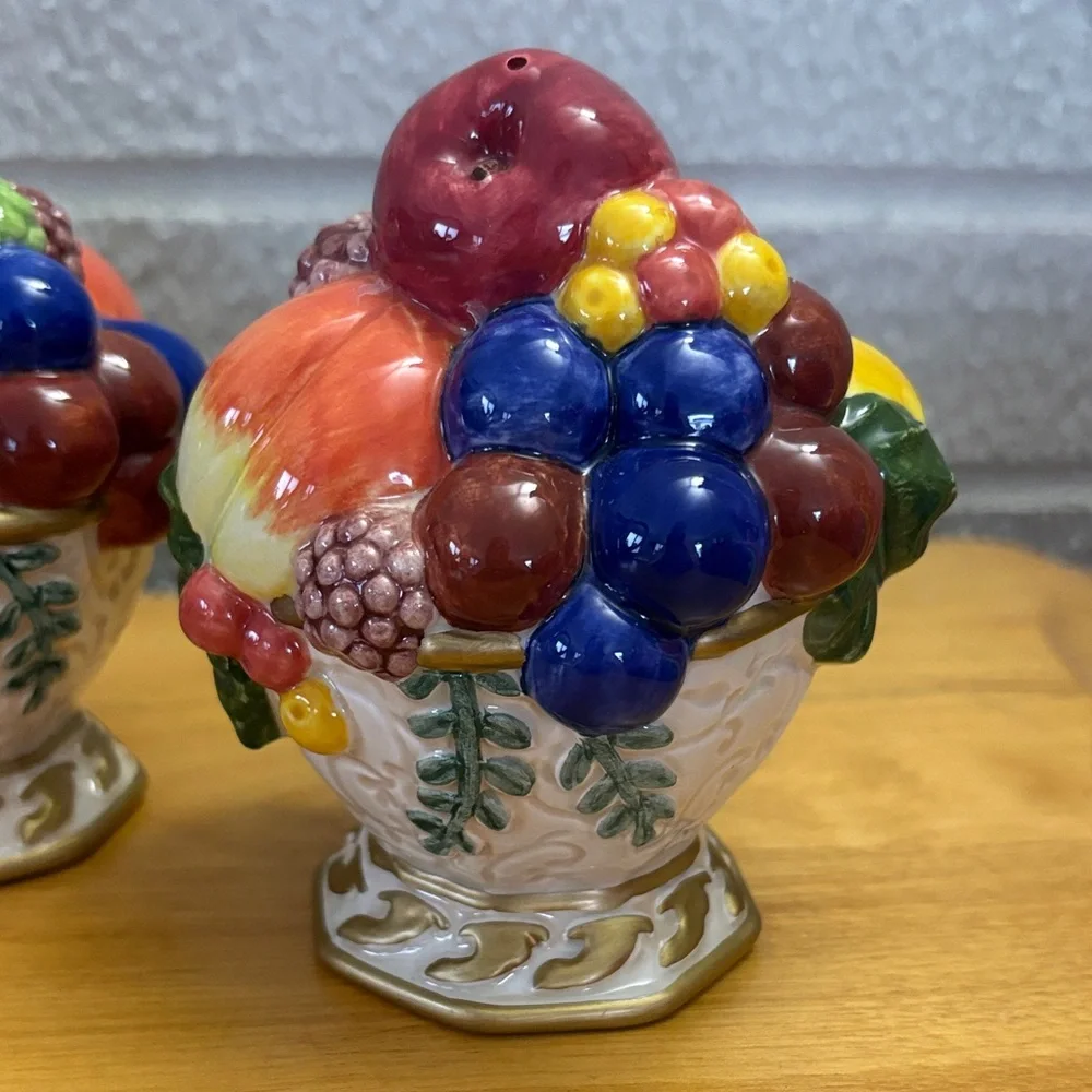 Fitz and Floyd Venezia Figural Salt and Pepper Shaker Set EUC Fruit Motif